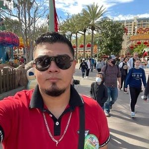 Meet your Posher, Ticas